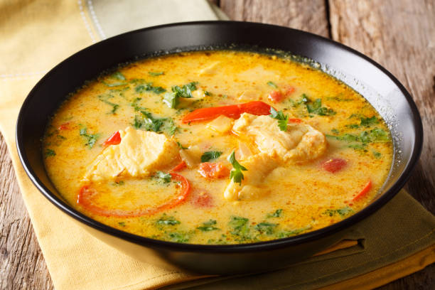 Moqueca de Filé de Tilápia, Arroz e Farofa de Dendê 420g