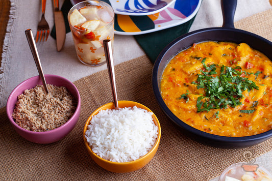 Moqueca de Banana da Terra, Arroz Intrgral e Farofa de Alho 380g