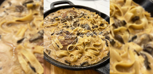 Fettuccine ao Molho Branco com Escalope de Mignon ao Funghi 420g