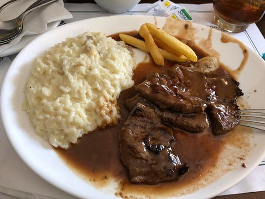 Escalope de Alcatra ao Molho Funghi com Arroz a Piamontese e Batata Rústica 380g