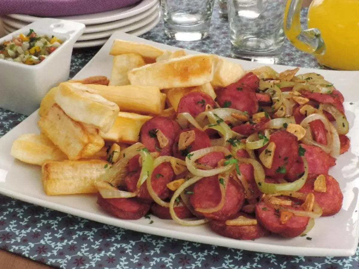 Salsichão com Molho de Mostarda  e Aipim Frto 350g